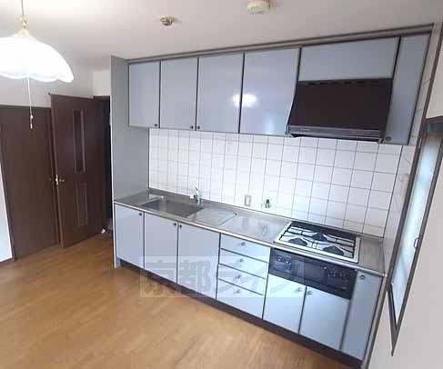 キッチン　この広さは・・・今夜の料理はご馳走ですね