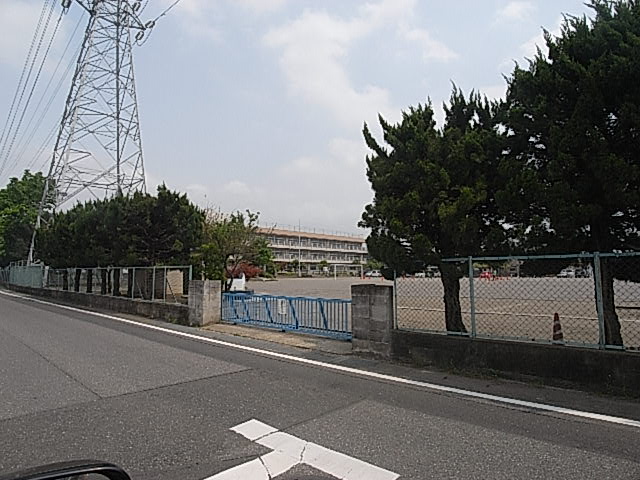 小学校　小山市立旭小学校（小学校）まで296m