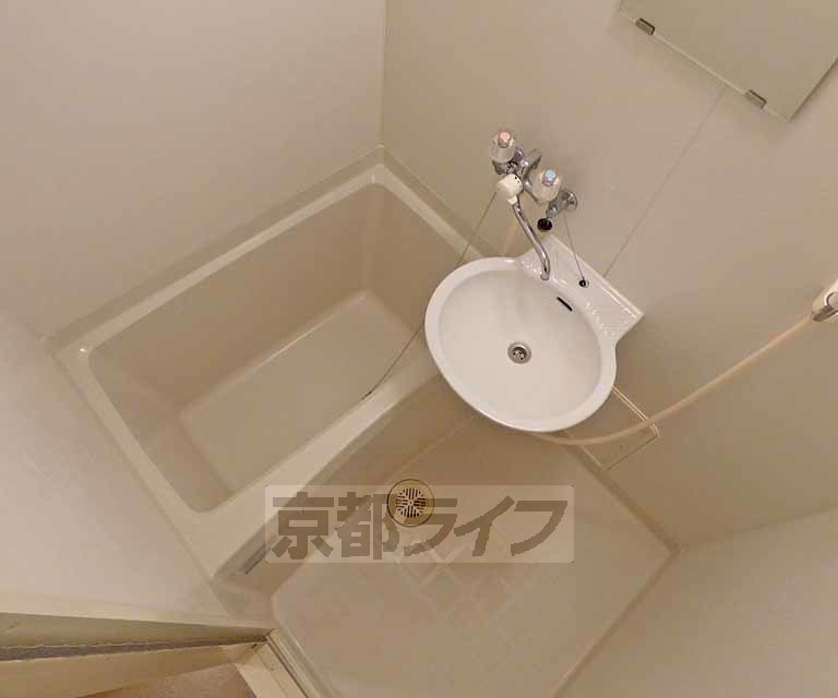 バス・シャワールーム　清潔感あるバスルーム