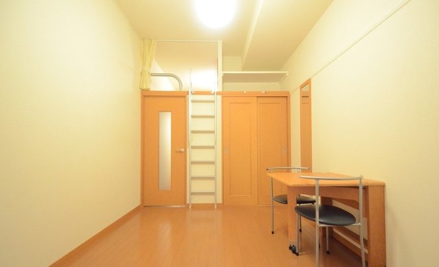 居室・リビング　同物件別号室