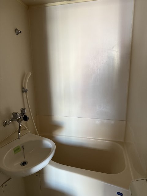 バス・シャワールーム　同物件別号室の写真です。