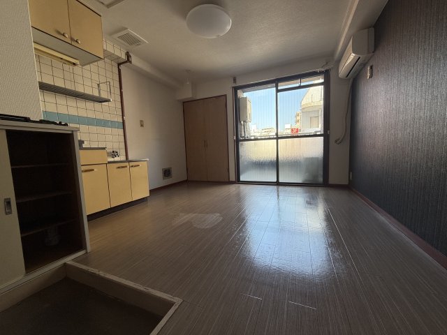 居室・リビング　同物件別号室の写真です。