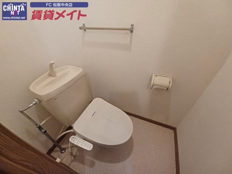 トイレ　反転同型写真
