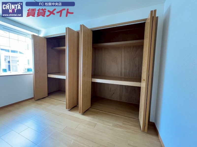 収納　反転同型写真