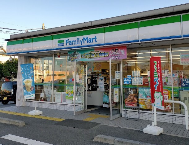 コンビニ　ファミリーマート 上尾平塚店（コンビニ）まで1211m