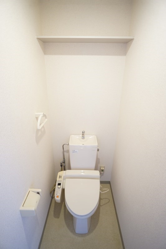 トイレ　302（反転）イメージ