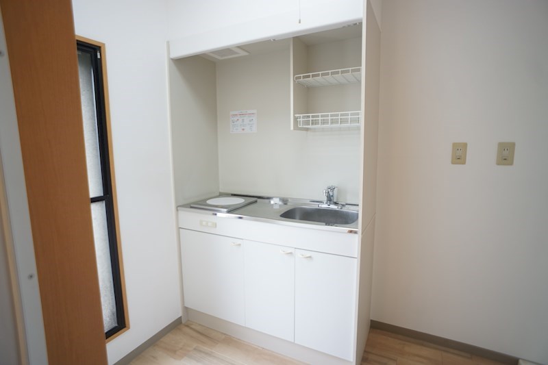 キッチン　302（反転）イメージ（ガスコンロ）