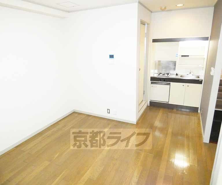 居室・リビング　落ち着いた雰囲気のお部屋です