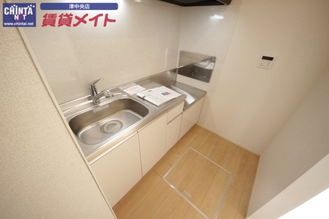 キッチン　同型、反転タイプの部屋写真です。