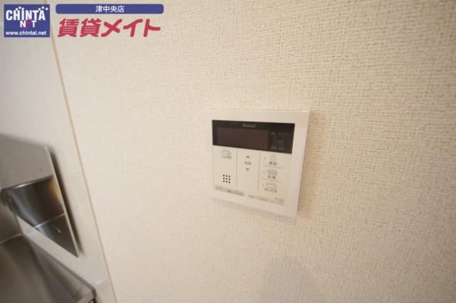 その他設備　同型、反転タイプの部屋写真です。