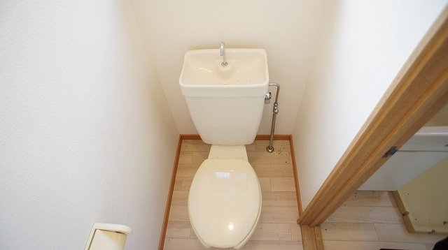 トイレ　※別号室のお写真となります※現況優先