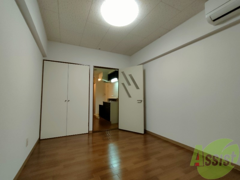 その他部屋・スペース　ベッドやテレビ、ローテーブルも余裕で置けそうです。