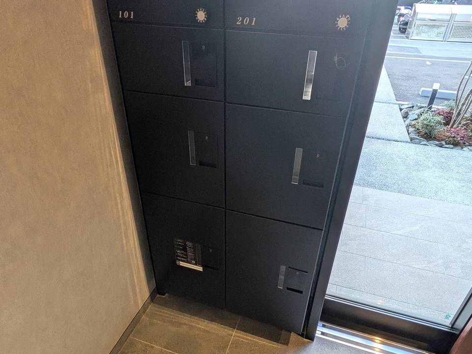 エントランス　宅配ボックス