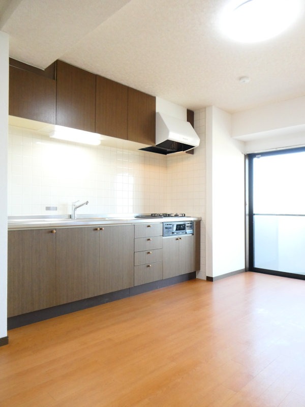 キッチン　３口コンロシステムキッチンでお料理はかどる♪