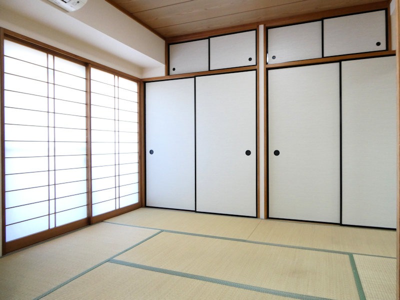 収納　たっぷり収納できる天袋付き押入れのある和室♪