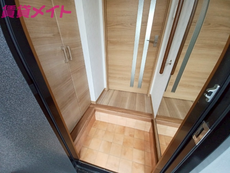 玄関　同物件別室写真