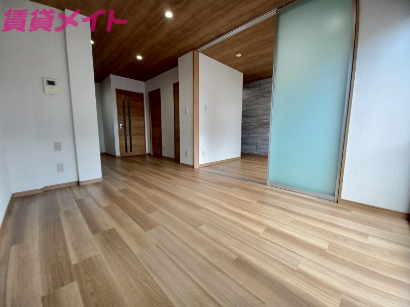 居室・リビング　同物件別室写真