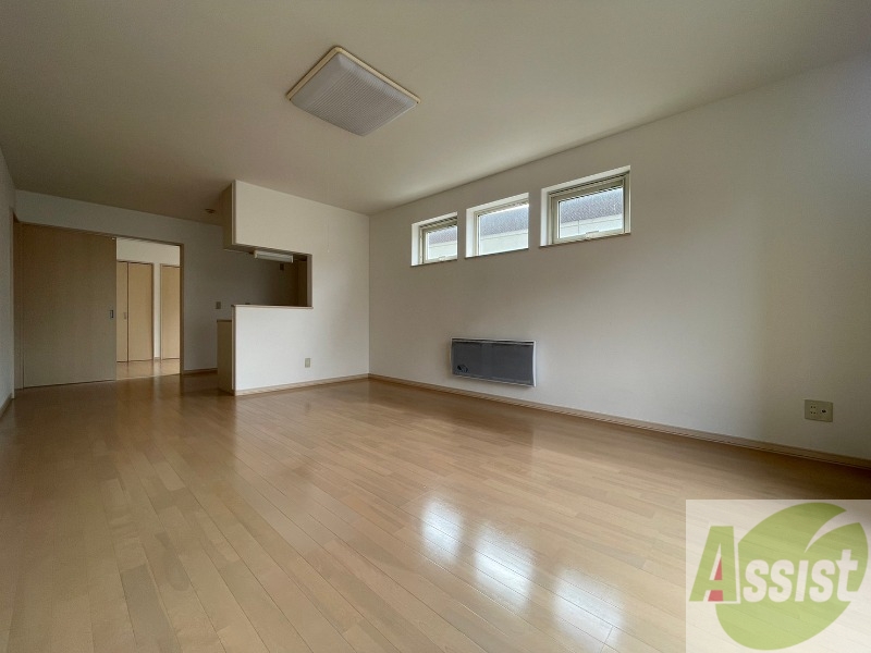 居室・リビング　広くてきれいなリビングです！快適に過ごせそうですね。