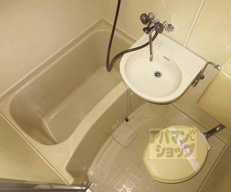 バス・シャワールーム　浴槽ついてます・