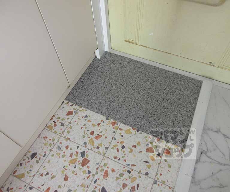 玄関　少し小さめの玄関です！