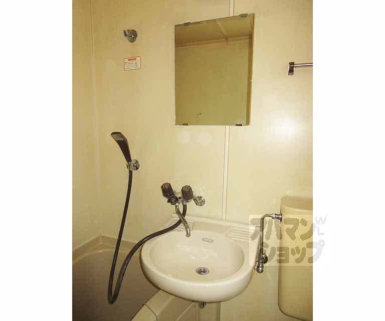 洗面設備　鏡付きです・