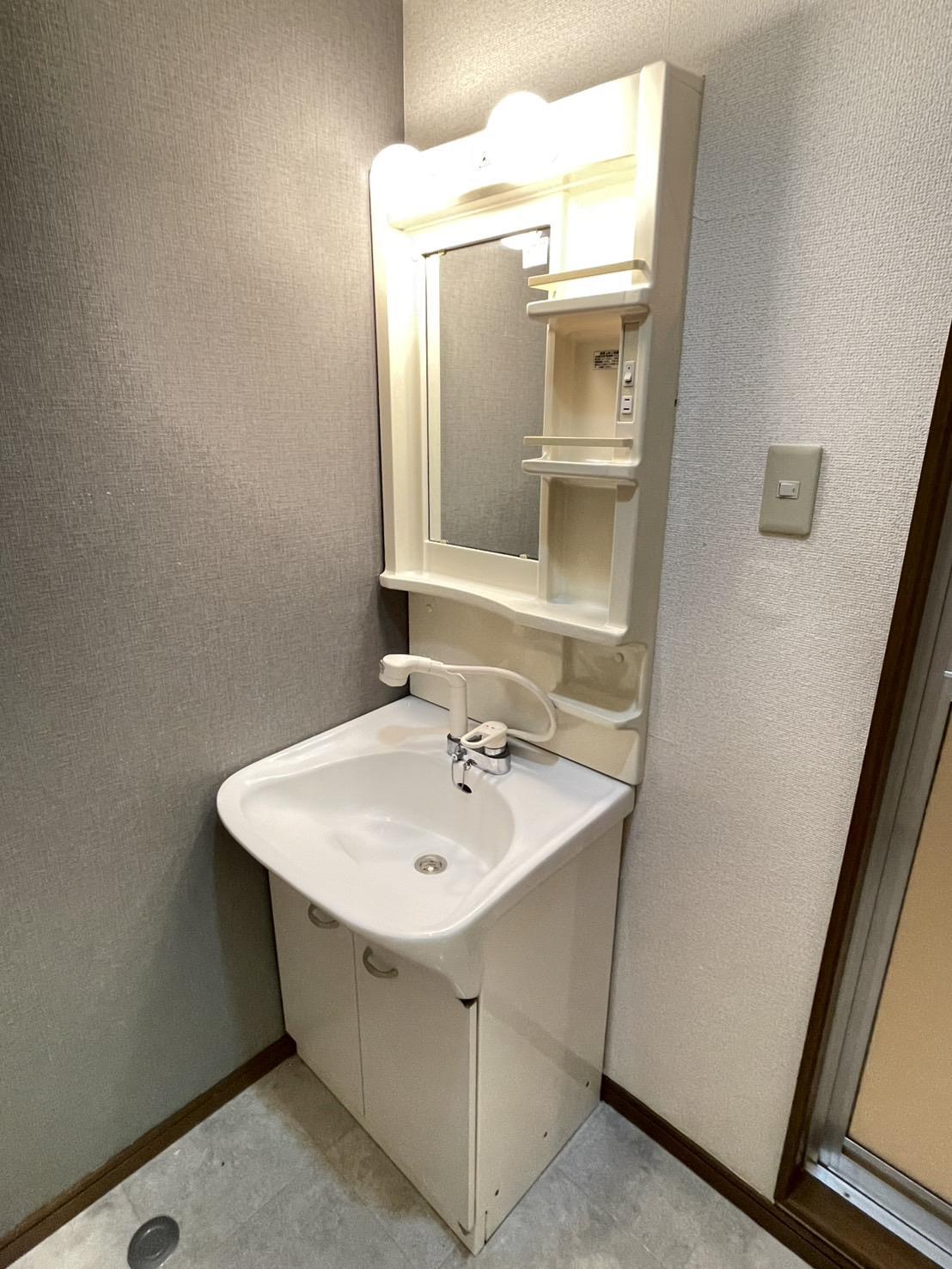 洗面設備　忙しい朝に嬉しい洗髪洗面化粧台付き♪