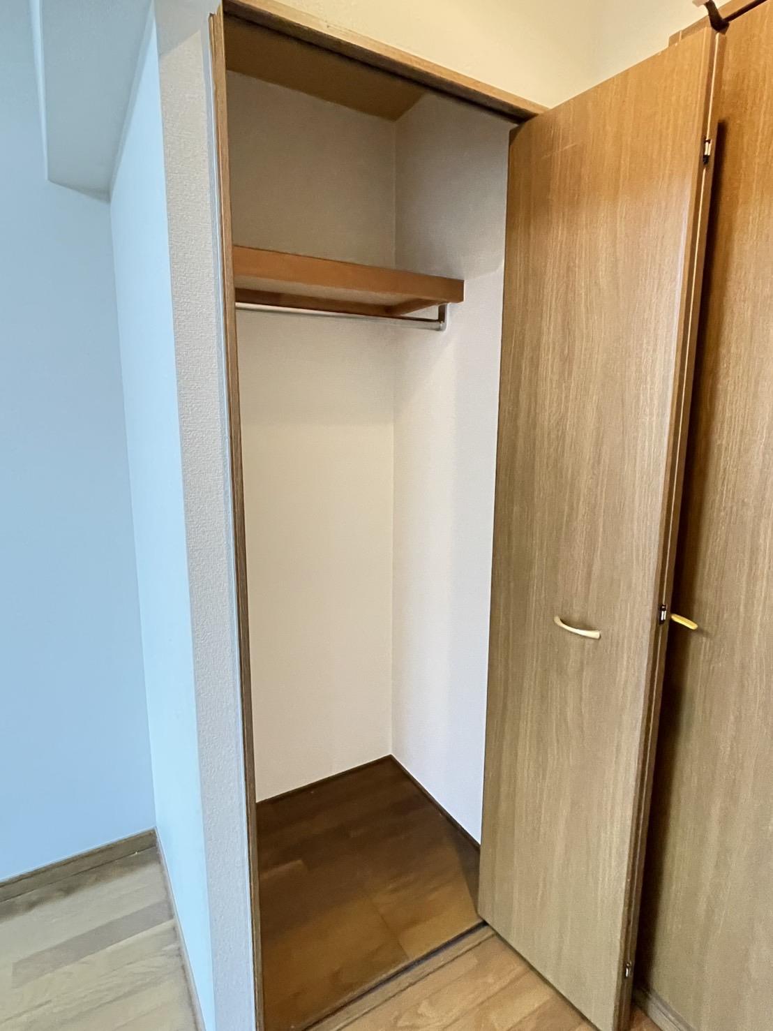 収納　衣類を収納できるハンガーポール付クローゼット！
