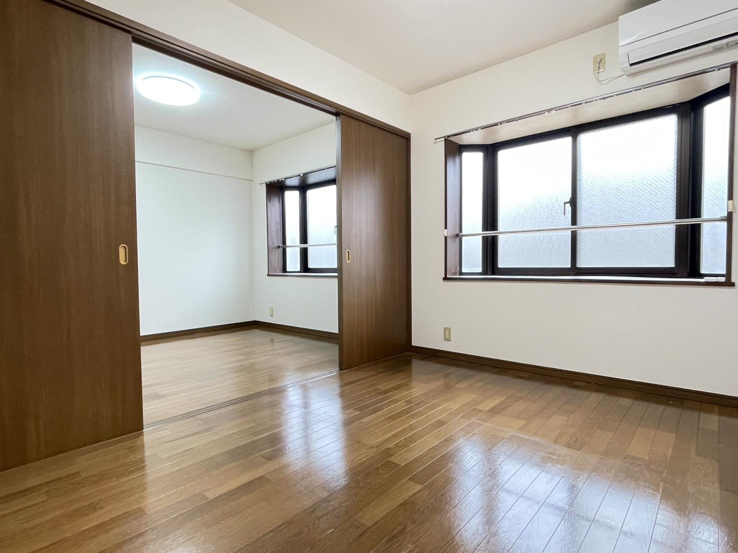 居室・リビング　エアコン完備で快適なリビングです♪