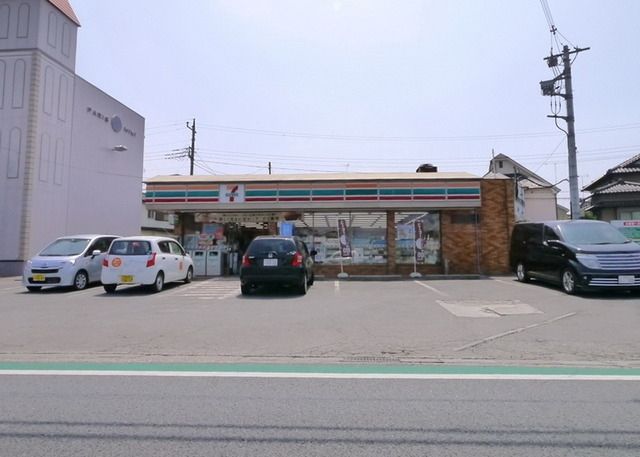 コンビニ　セブンイレブン（コンビニ）まで648m
