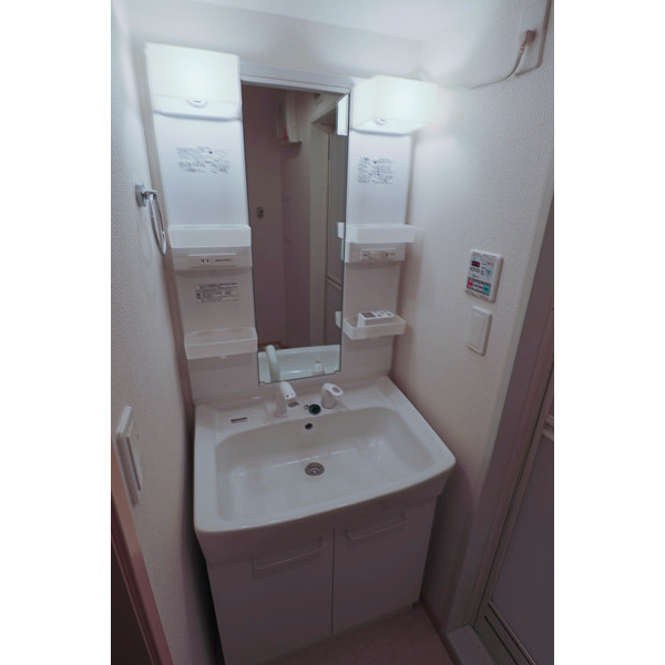 洗面設備　同じ建物の別のお部屋