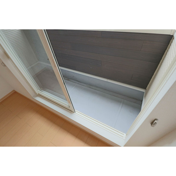 バルコニー　同じ建物の別のお部屋