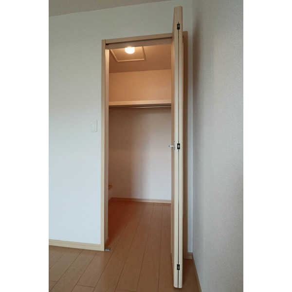 収納　同じ建物の別のお部屋