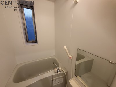 バス・シャワールーム　シンプルな浴室です。