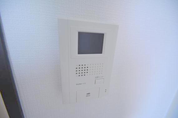 セキュリティ　TVモニターホンで来客が誰か確認してから開けて下さいね