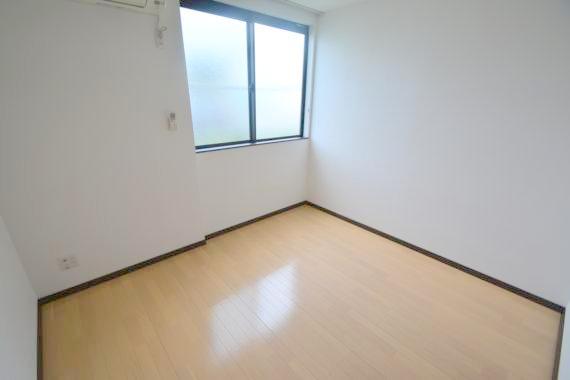 居室・リビング　家具配置がしやすいですね。