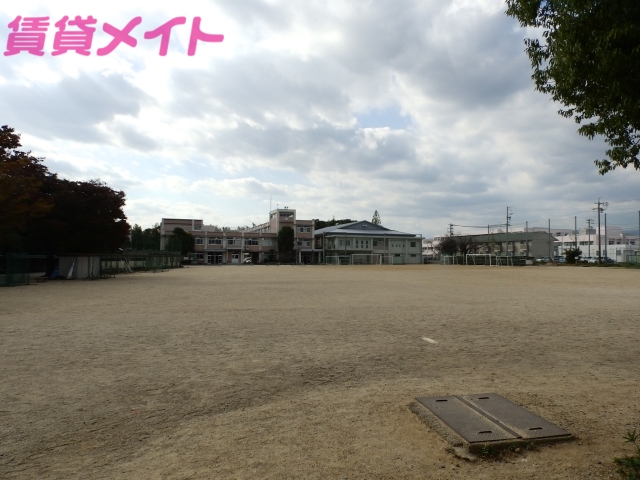 中学校　鈴鹿市立白鳥中学校（中学校）まで1300m