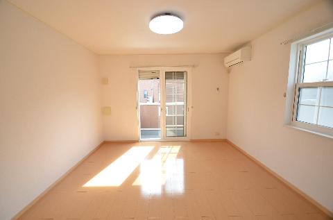 居室・リビング　室内