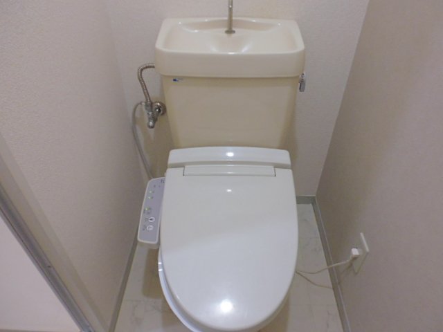 トイレ　温水洗浄便座