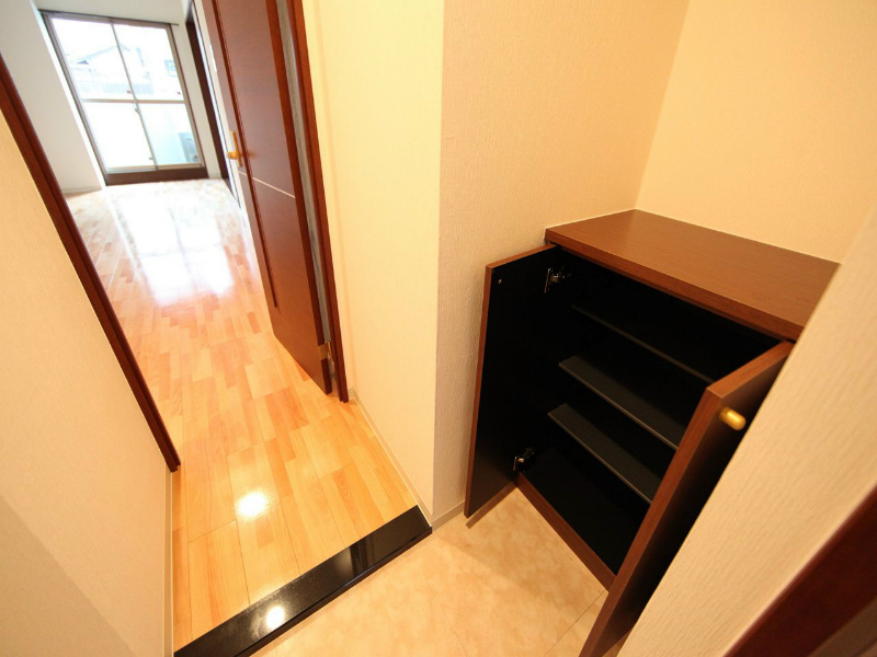 玄関　玄関　シューズボックス付