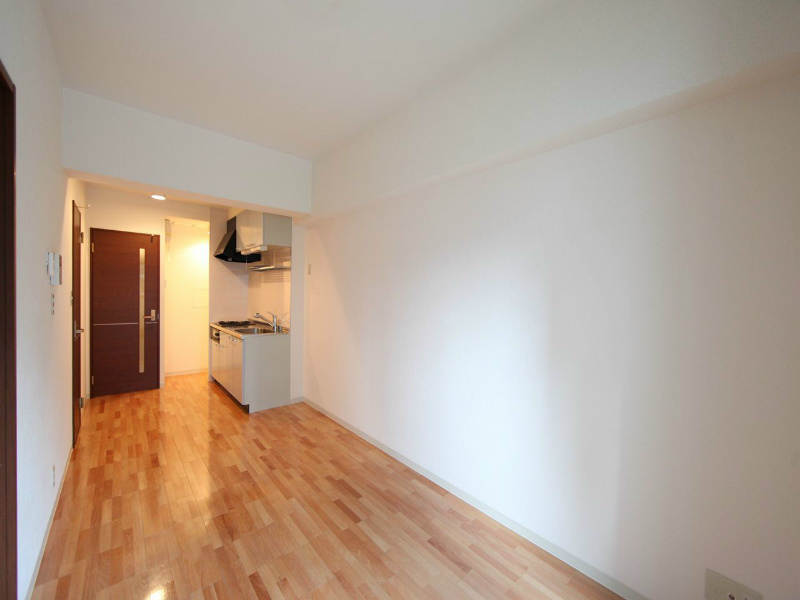 居室・リビング　ＬＤＫ10.3帖　エアコン完備　南面バルコニー