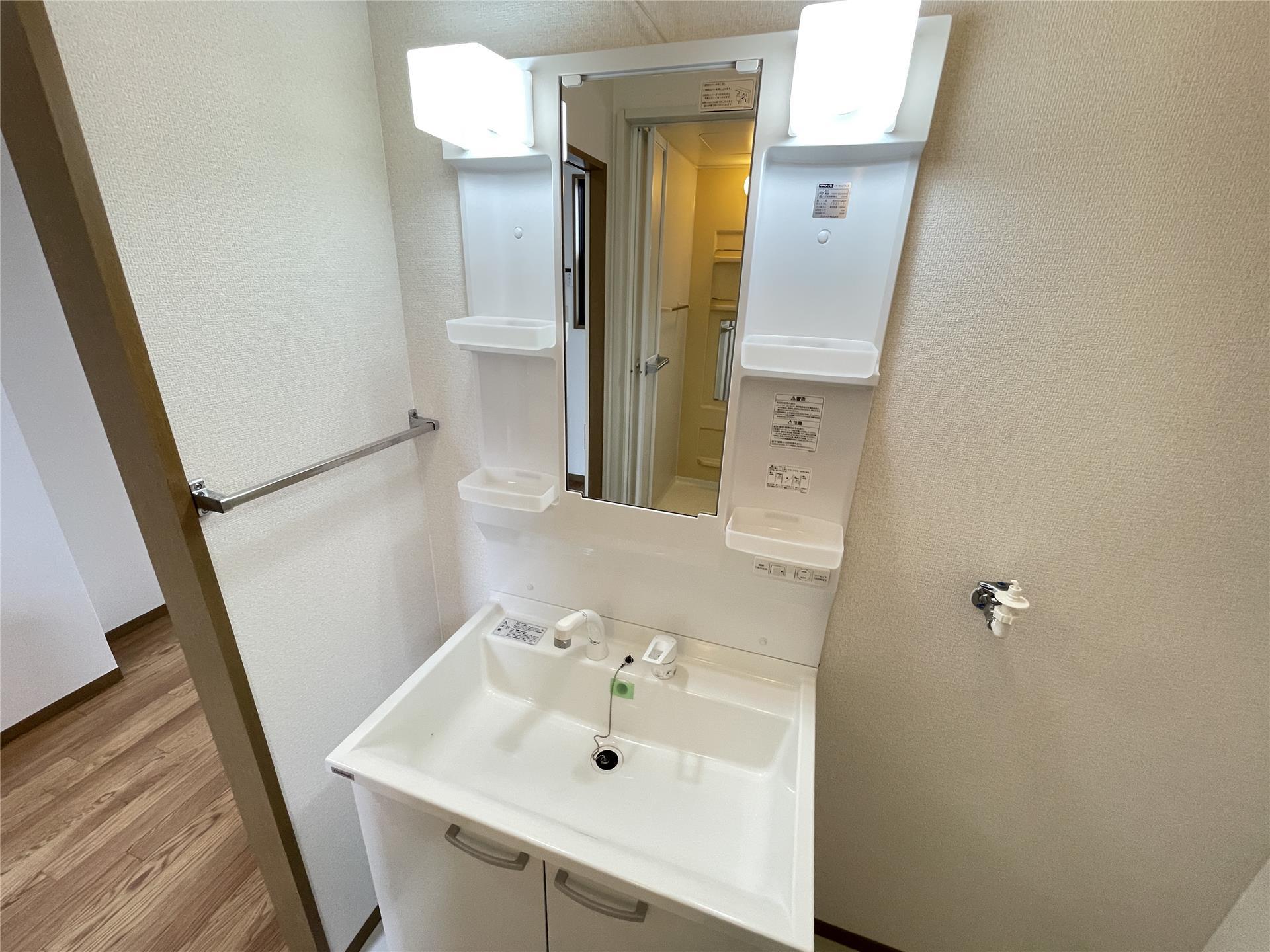 洗面設備　身支度に便利な洗面台付き♪