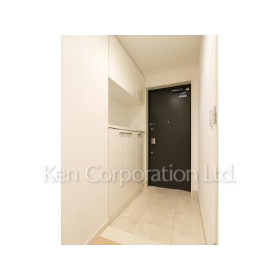 玄関　同タイプ3階のお部屋を撮影。仕様が異なることがあります。