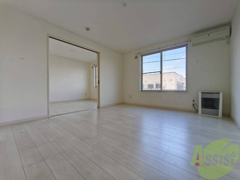 居室・リビング　広くてきれいなリビングです！快適に過ごせそうですね。