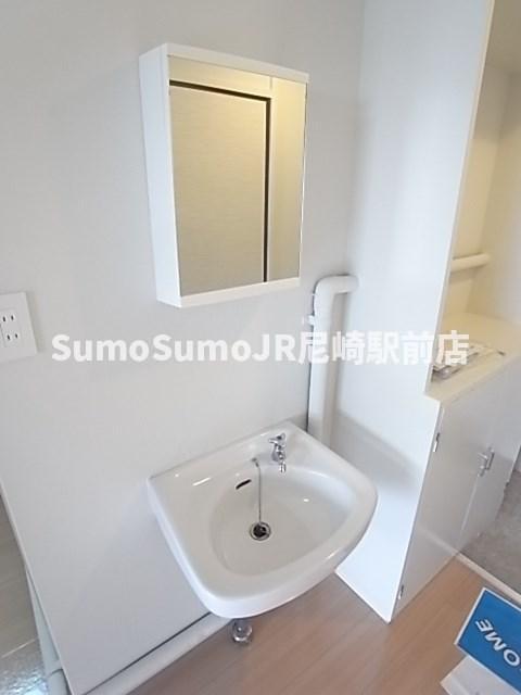 洗面設備　スペースが確保できる洗面所です