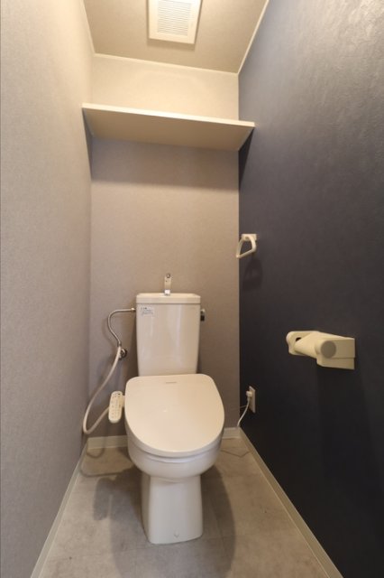 トイレ　別号室の写真です。