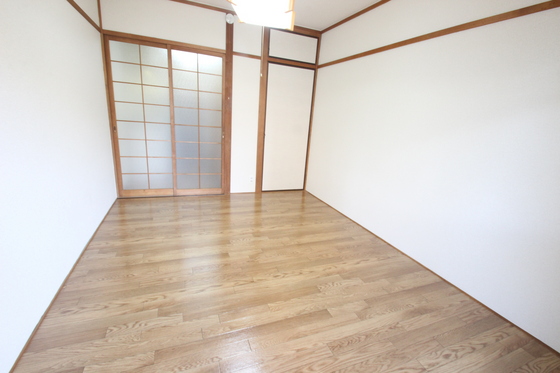 居室・リビング　※別号室の写真です