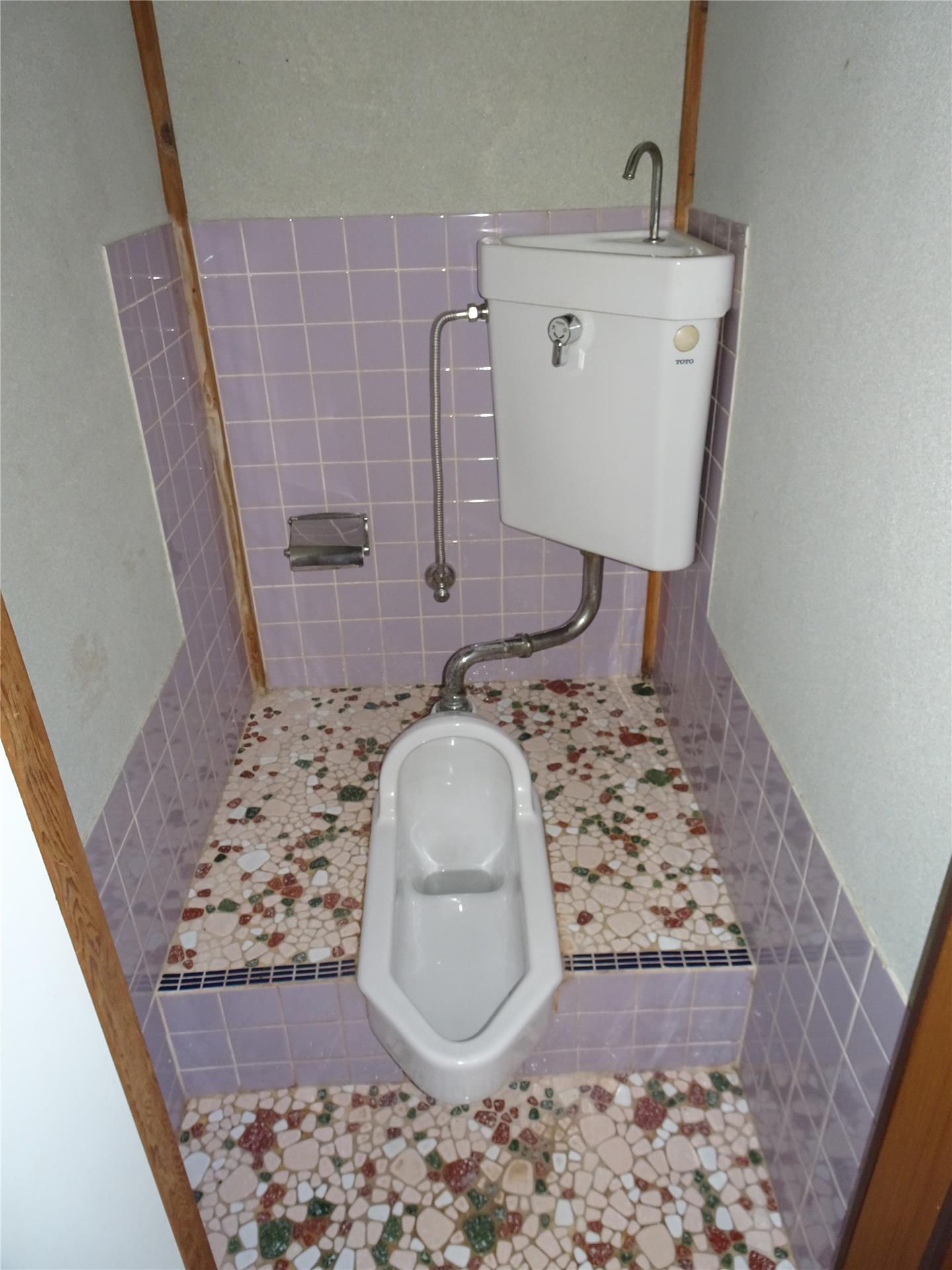 トイレ　水洗式の和式トイレです♪