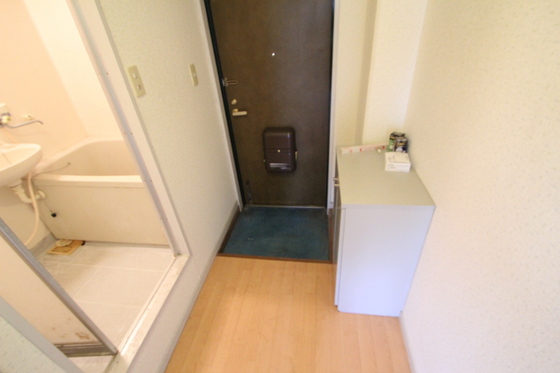 玄関　※別号室の写真です