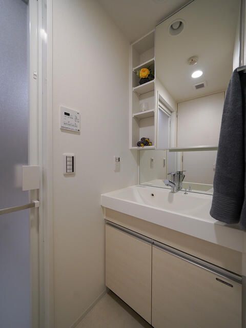 洗面設備　写真は同タイプ住居です。