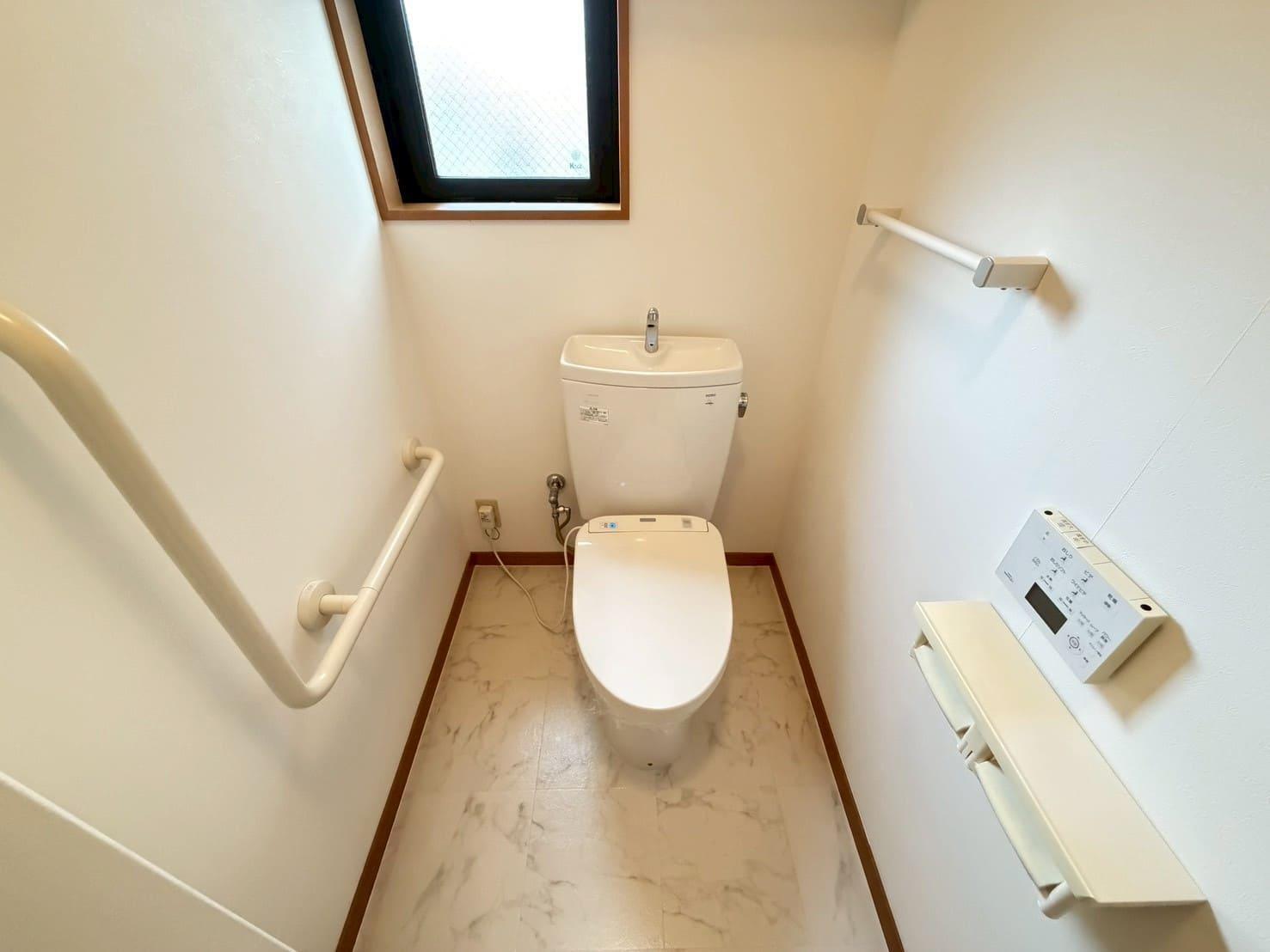 トイレ　トイレ